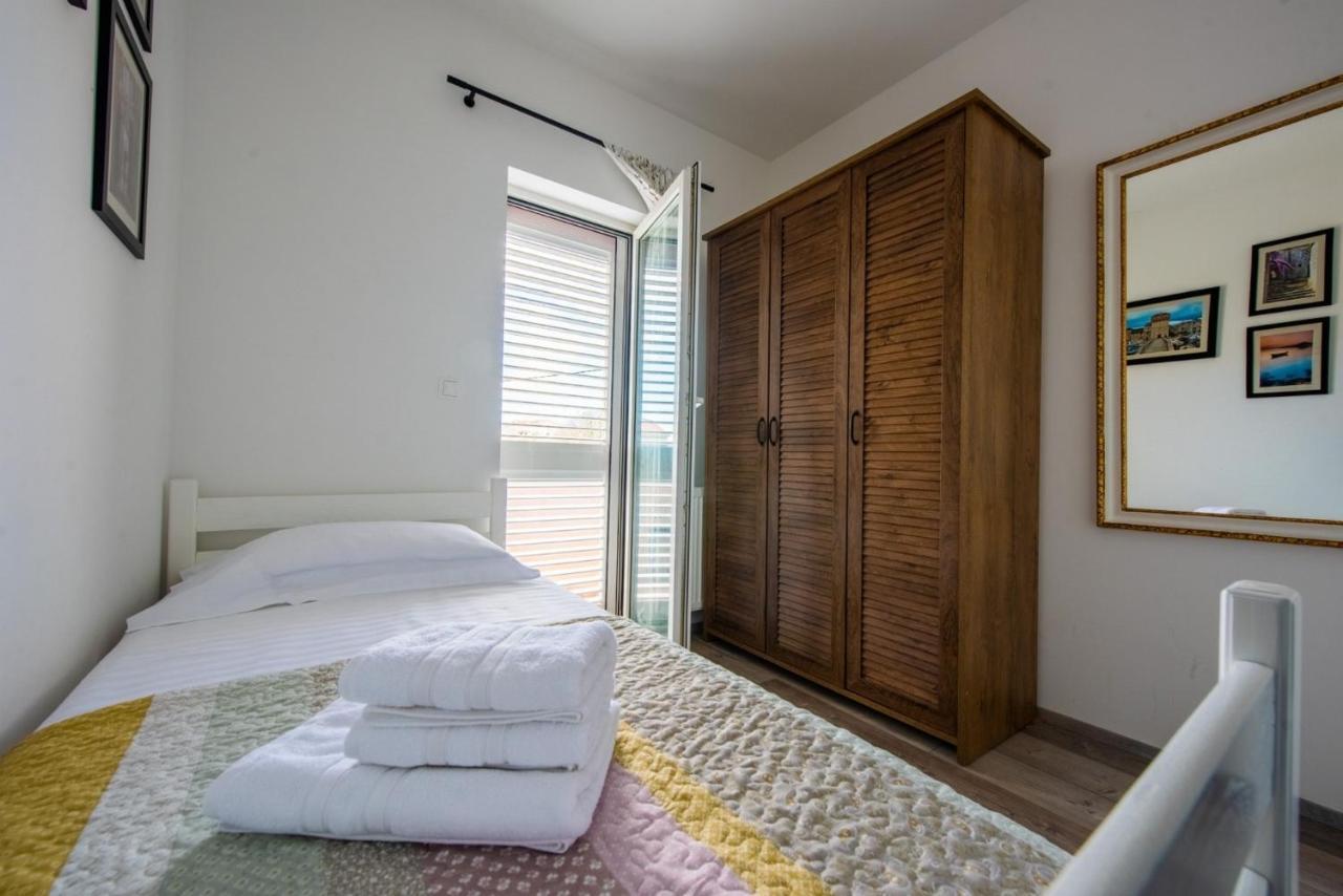 Apartman Paula Kastela Ngoại thất bức ảnh